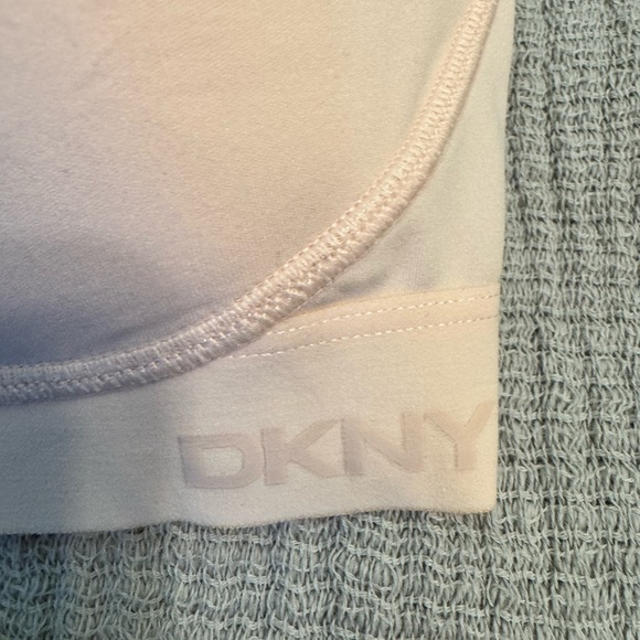 DKNY wireless bra, size large. - Picture 5 of 5